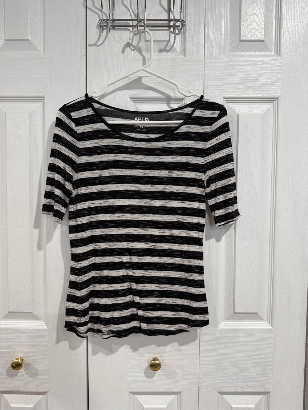 Apt. 9 Black and White Striped Short Sleeve Scoop Neck Top
